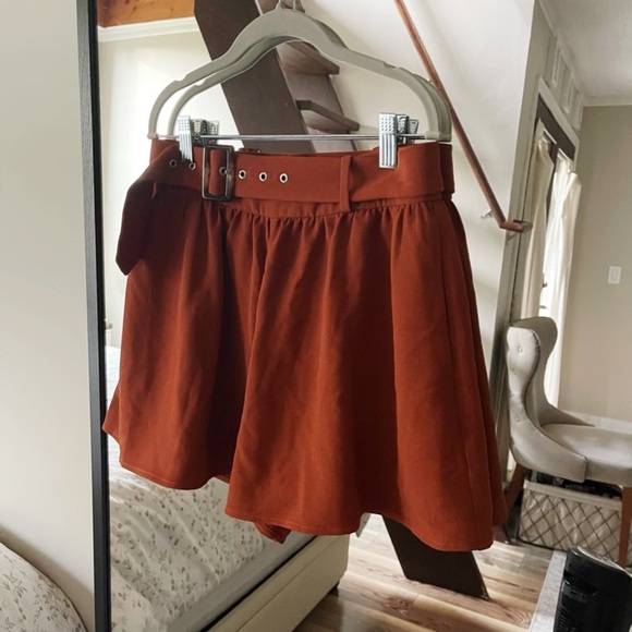 Song of Style High-Waisted Shorts Small Rust - Picture 1 of 6